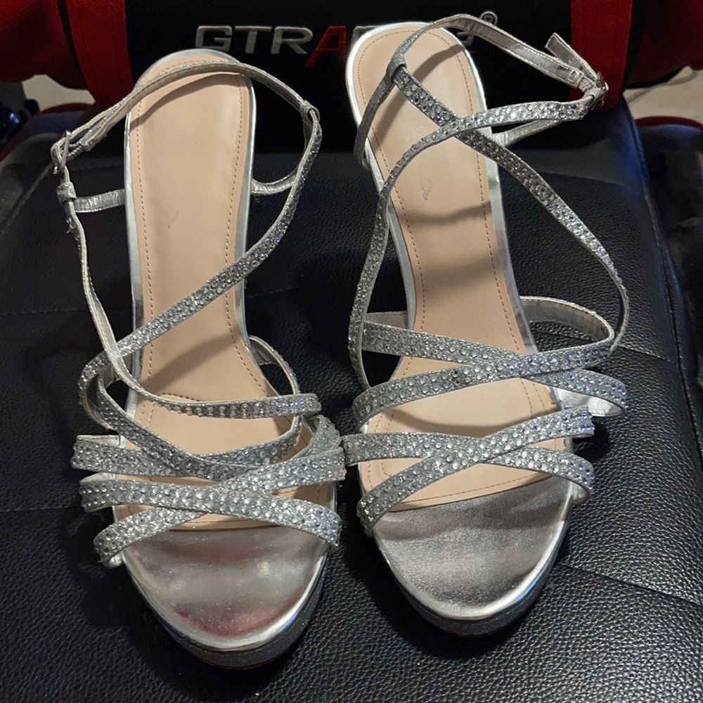 Touch of Nina, size 9.5, silver